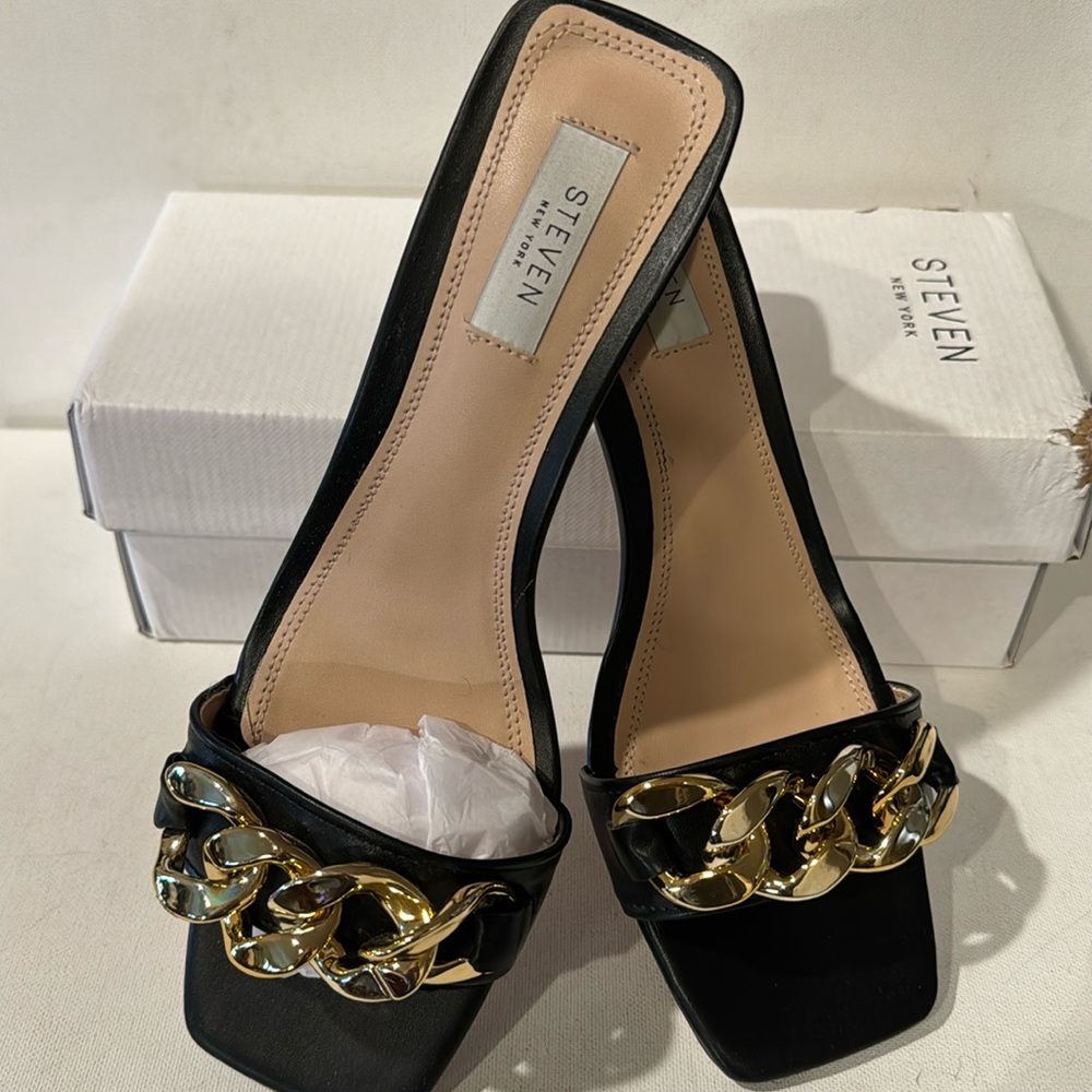 NWOT-STEVEN -NEW YORK-LEONA STYLE SANDALS- —NARROW /GOLD TRIM DETAIL!! BEAUTIFUL